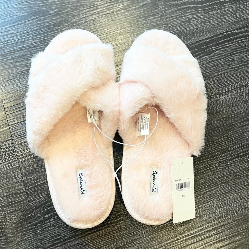 NWOT Pink comfy fuzzy slippers - Picture 1 of 2